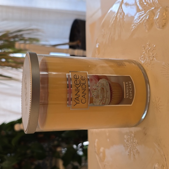Yankee Candle Other - New Yankee Candle Vanilla Cupcake Dual Wick Tumbler 22 oz